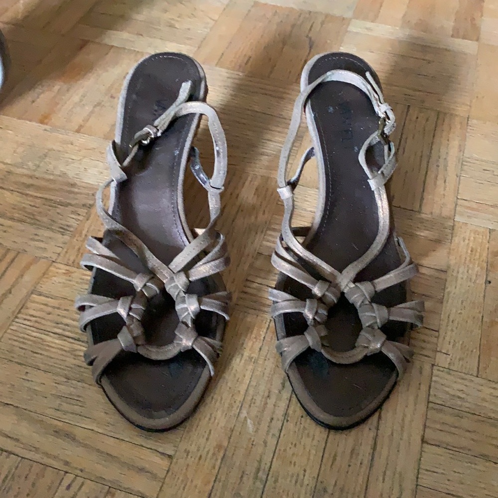 Ladies bronze sand led with a small kitten heel